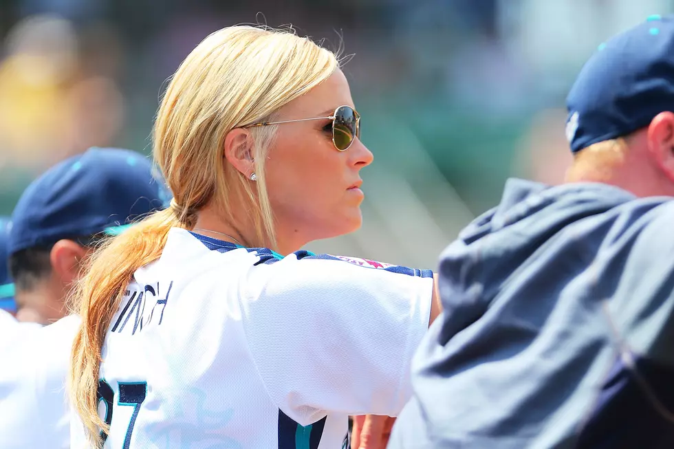 Jennie Finch Manages the Bridgeport Bluefish
