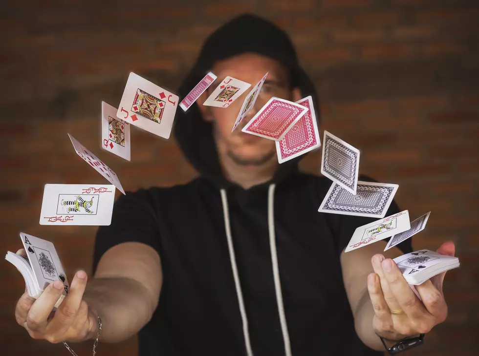 Magician Uses Tricks to Steal Nearly $3,000 from Texas Walmart